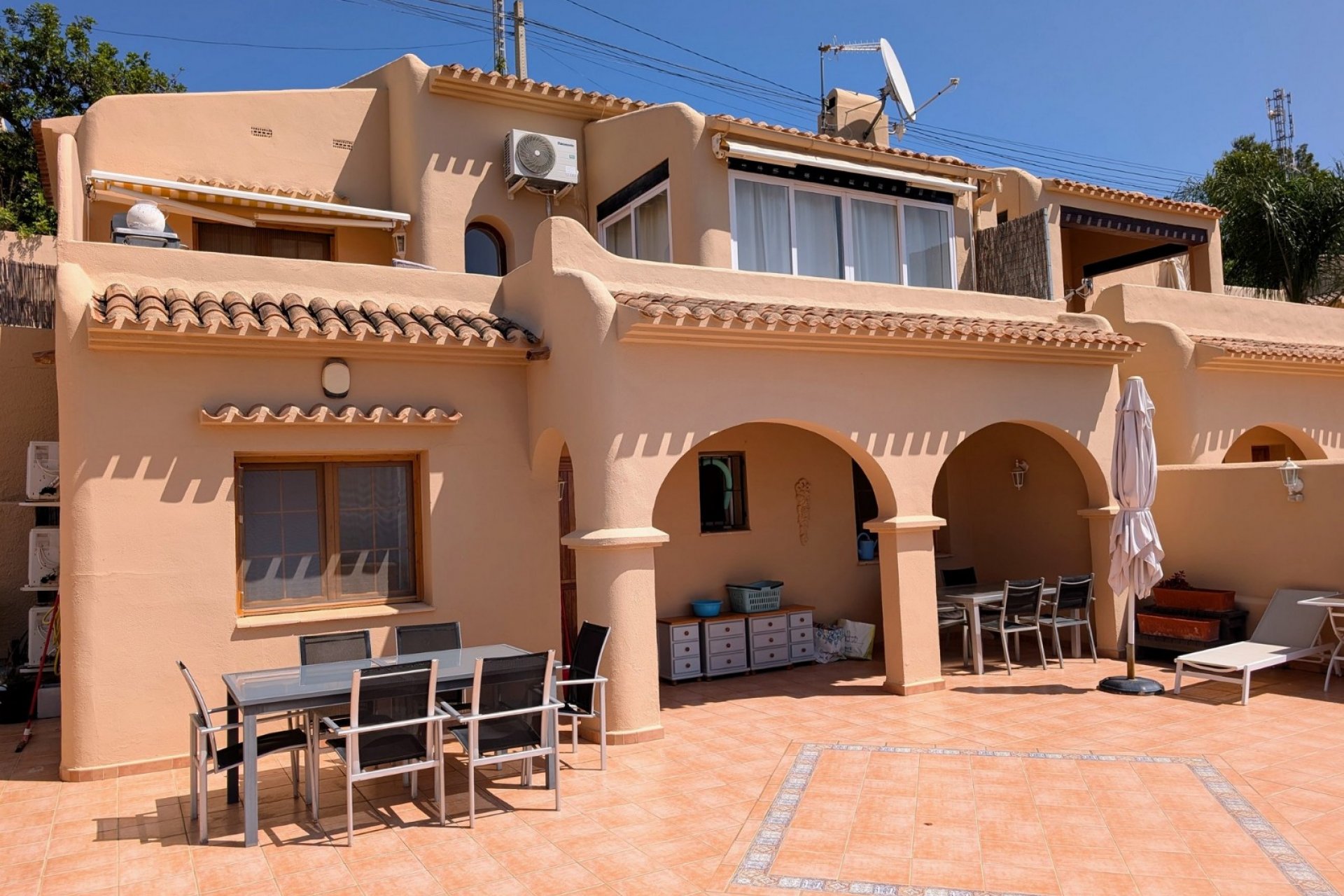 Herverkoop - Geschakelde woning -
Moraira - Benimeit
