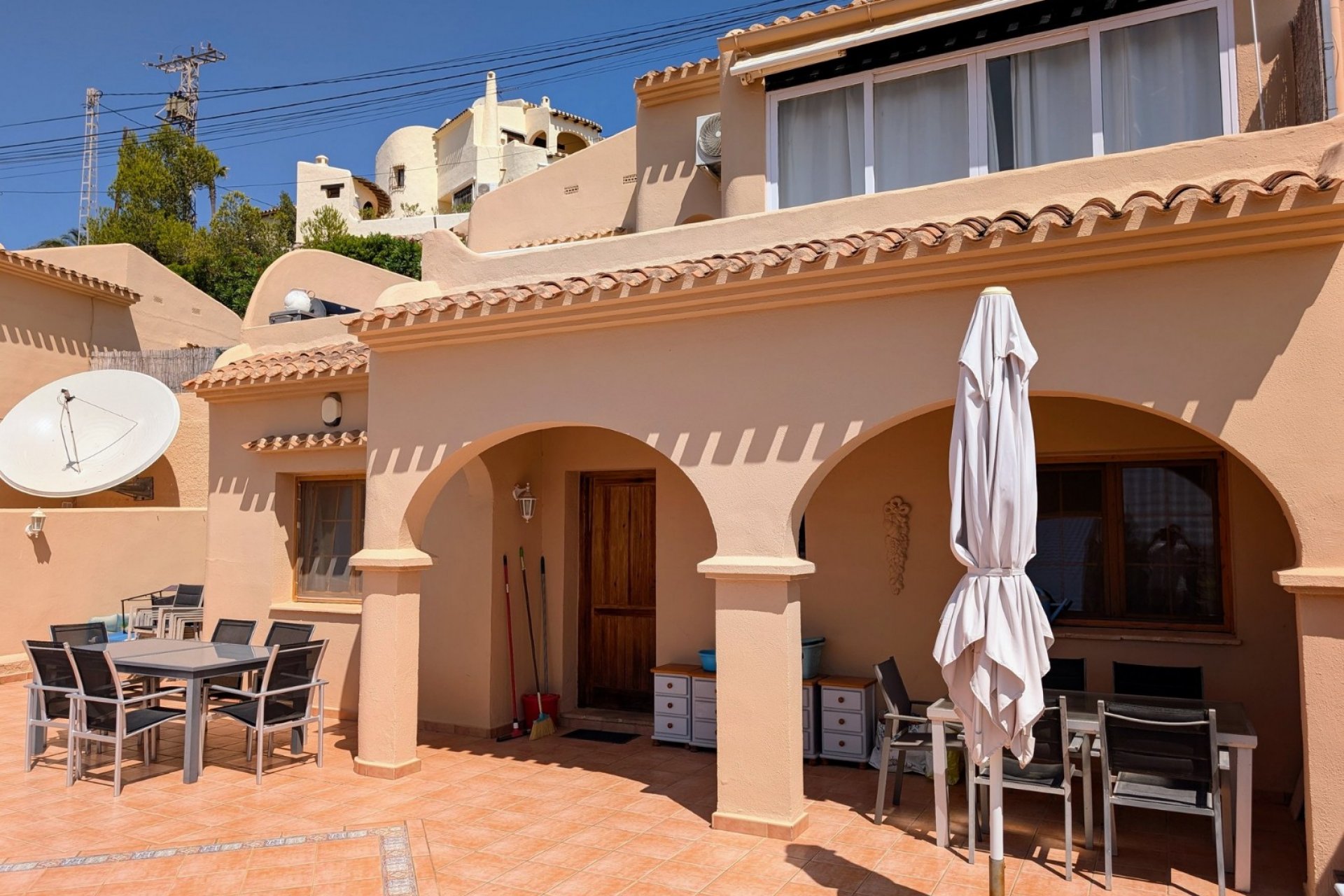 Herverkoop - Geschakelde woning -
Moraira - Benimeit