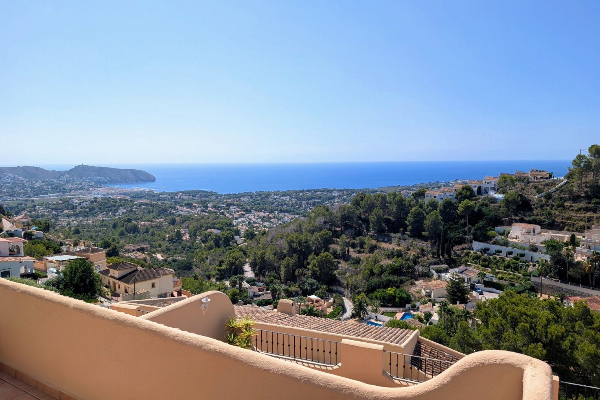 Herverkoop - Geschakelde woning -
Moraira - Benimeit