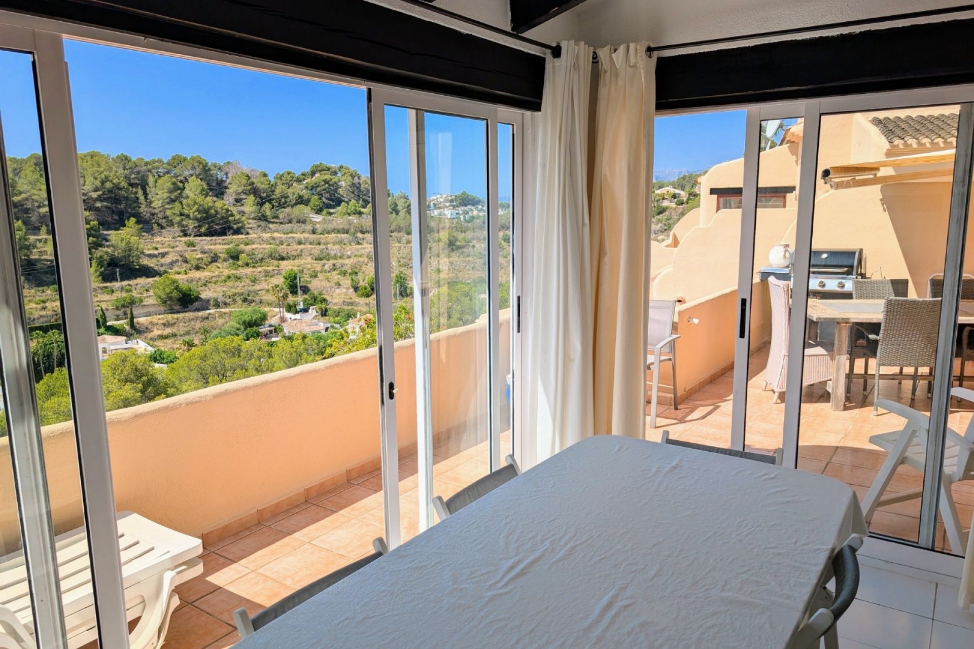 Herverkoop - Geschakelde woning -
Moraira - Benimeit