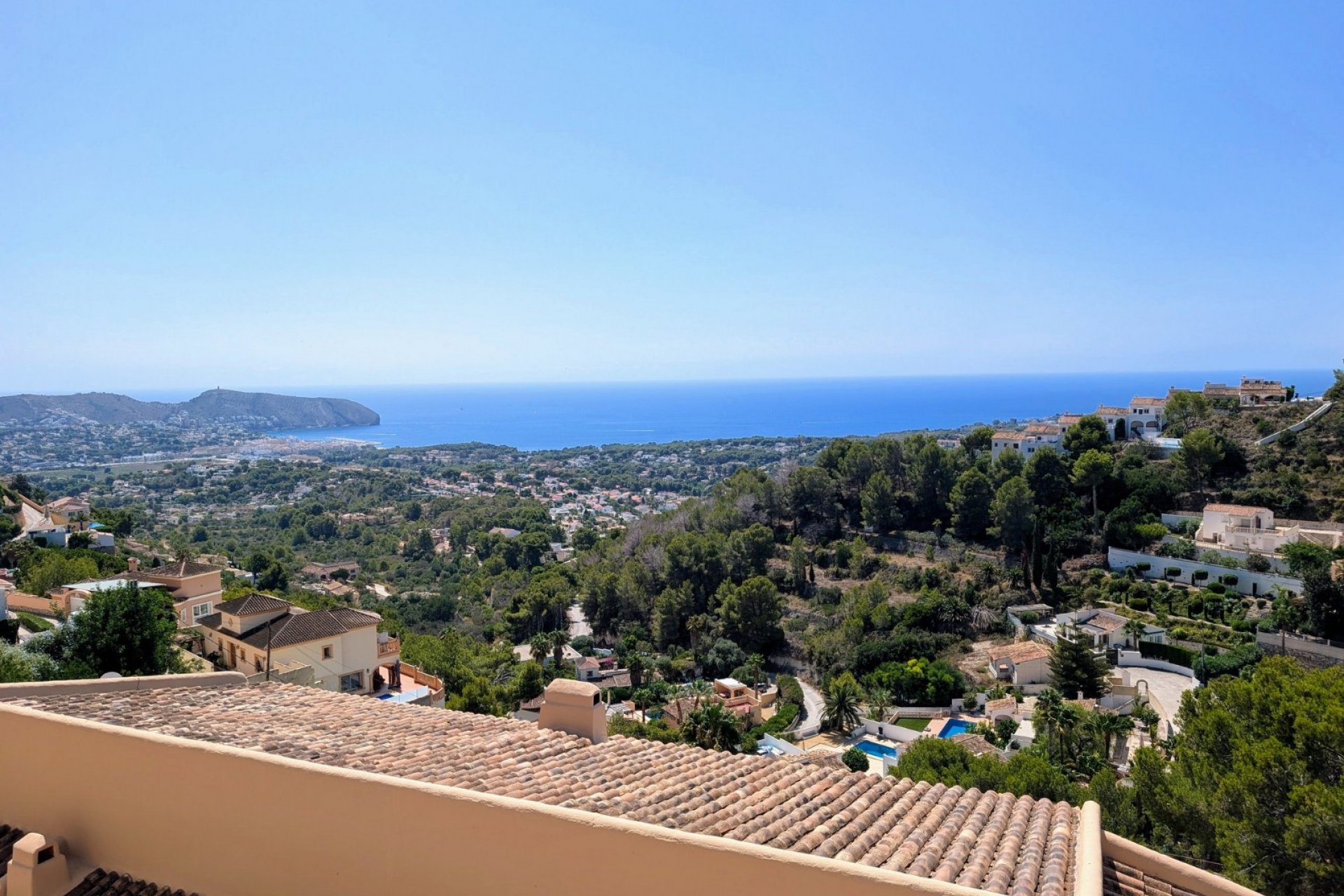 Herverkoop - Geschakelde woning -
Moraira - Benimeit
