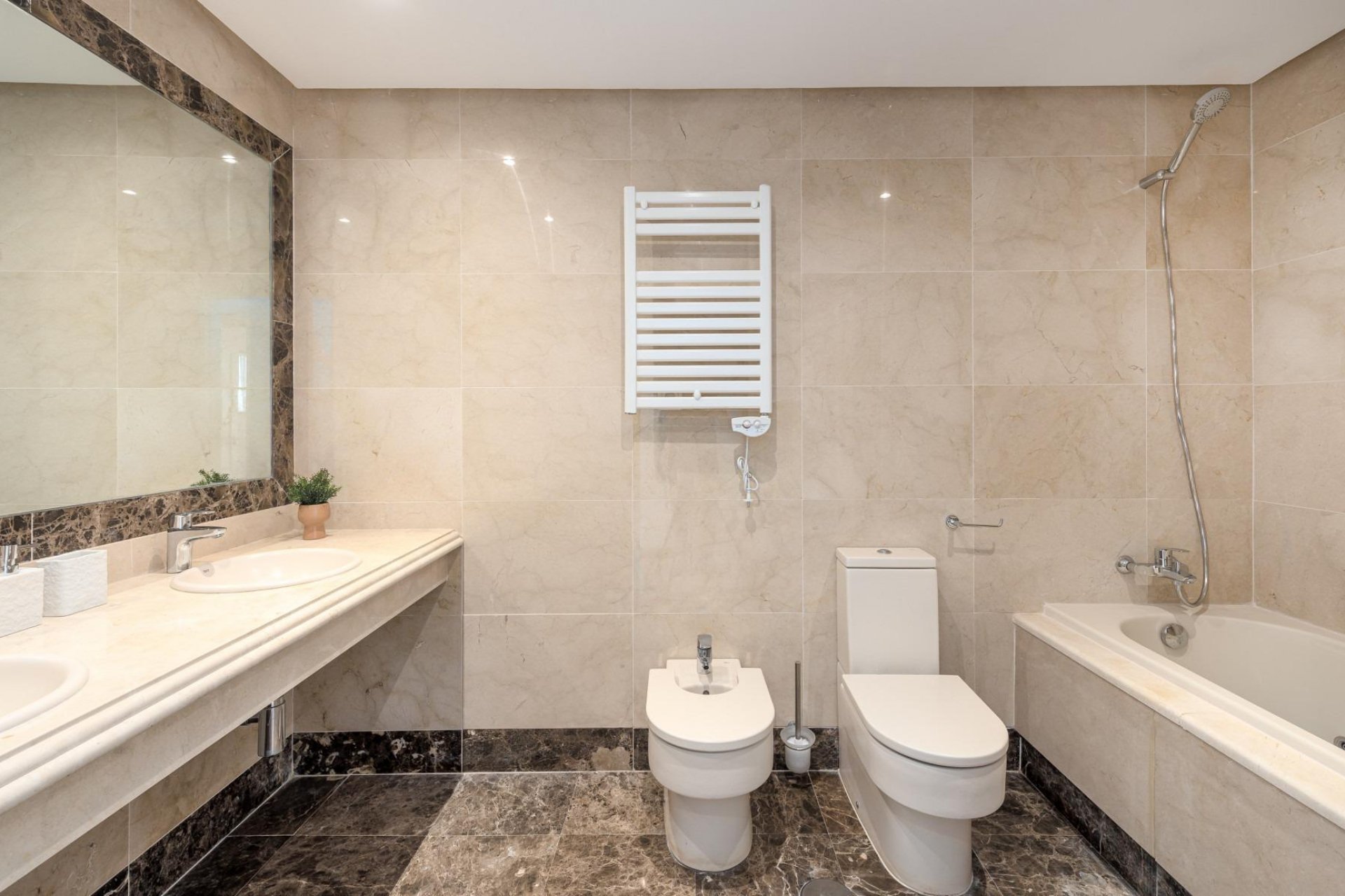 Nieuwbouw  - Geschakelde woning -
Estepona - Azata Golf Estepona Oeste