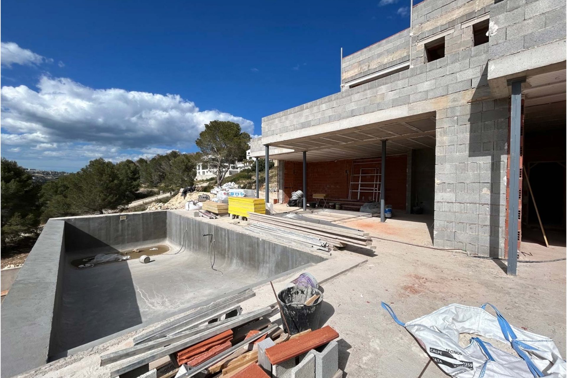 Resale - Villa -
Calpe - Empedrola