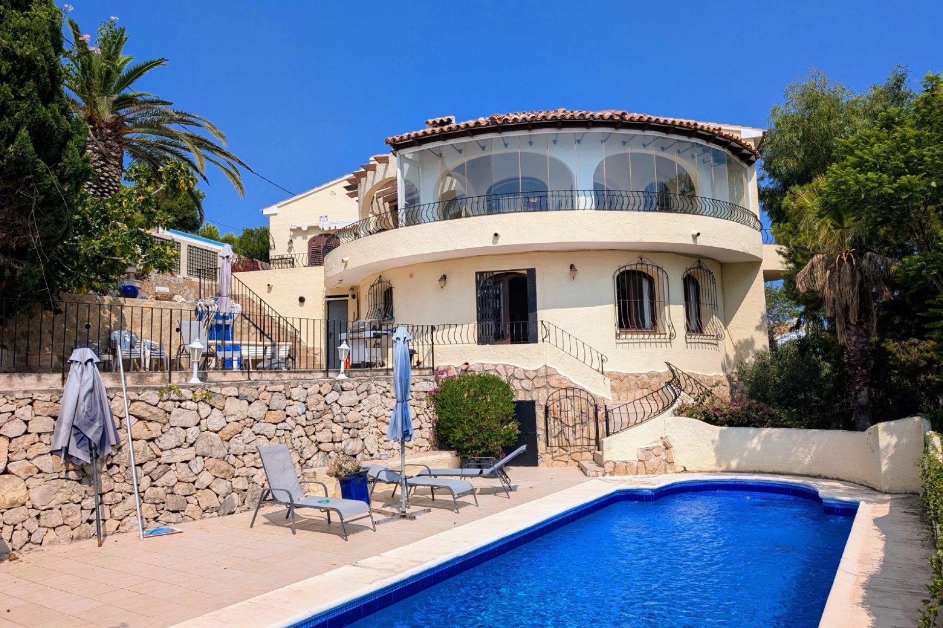 Resale - Villa -
Moraira - Benimeit