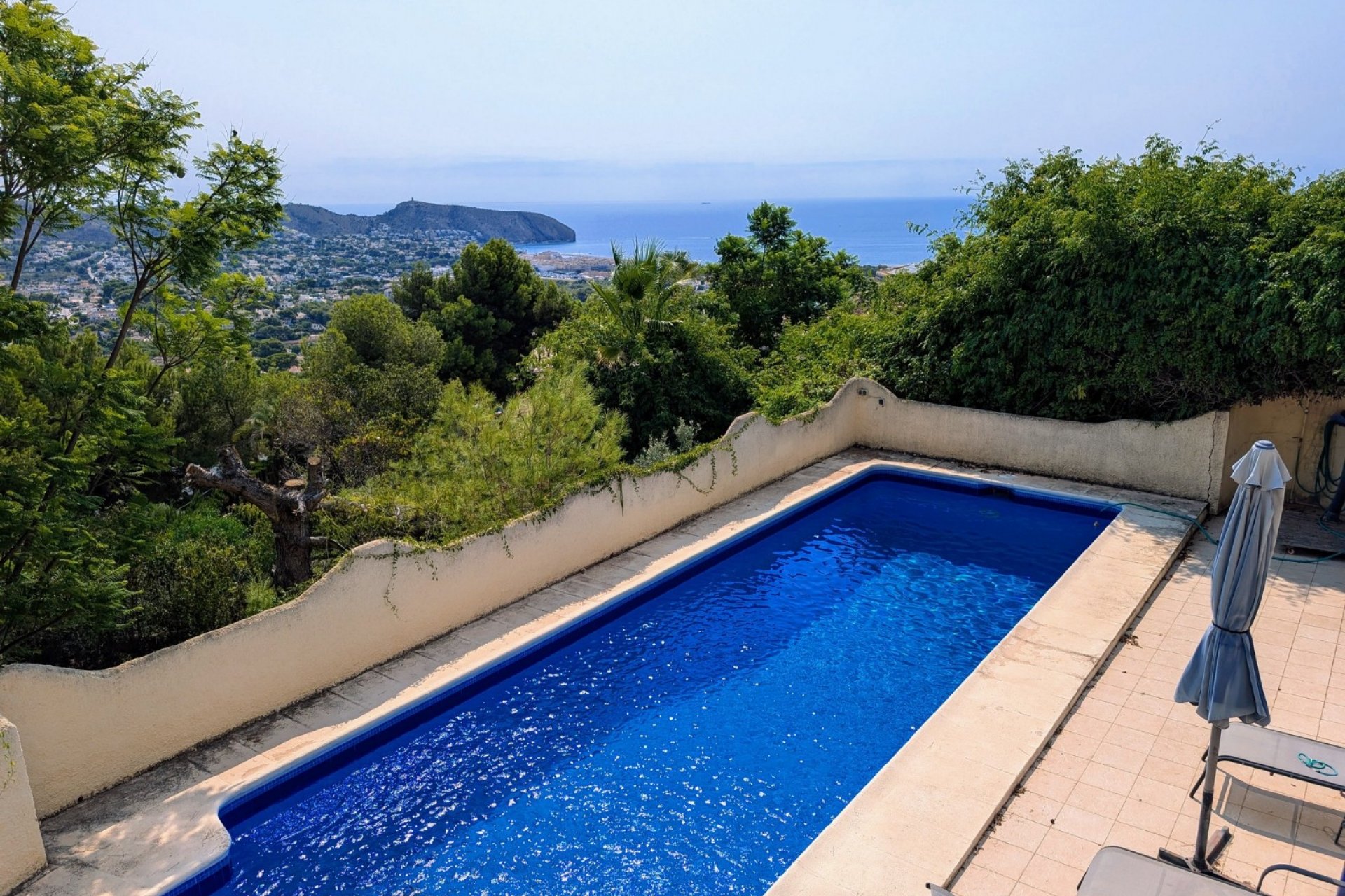 Resale - Villa -
Moraira - Benimeit