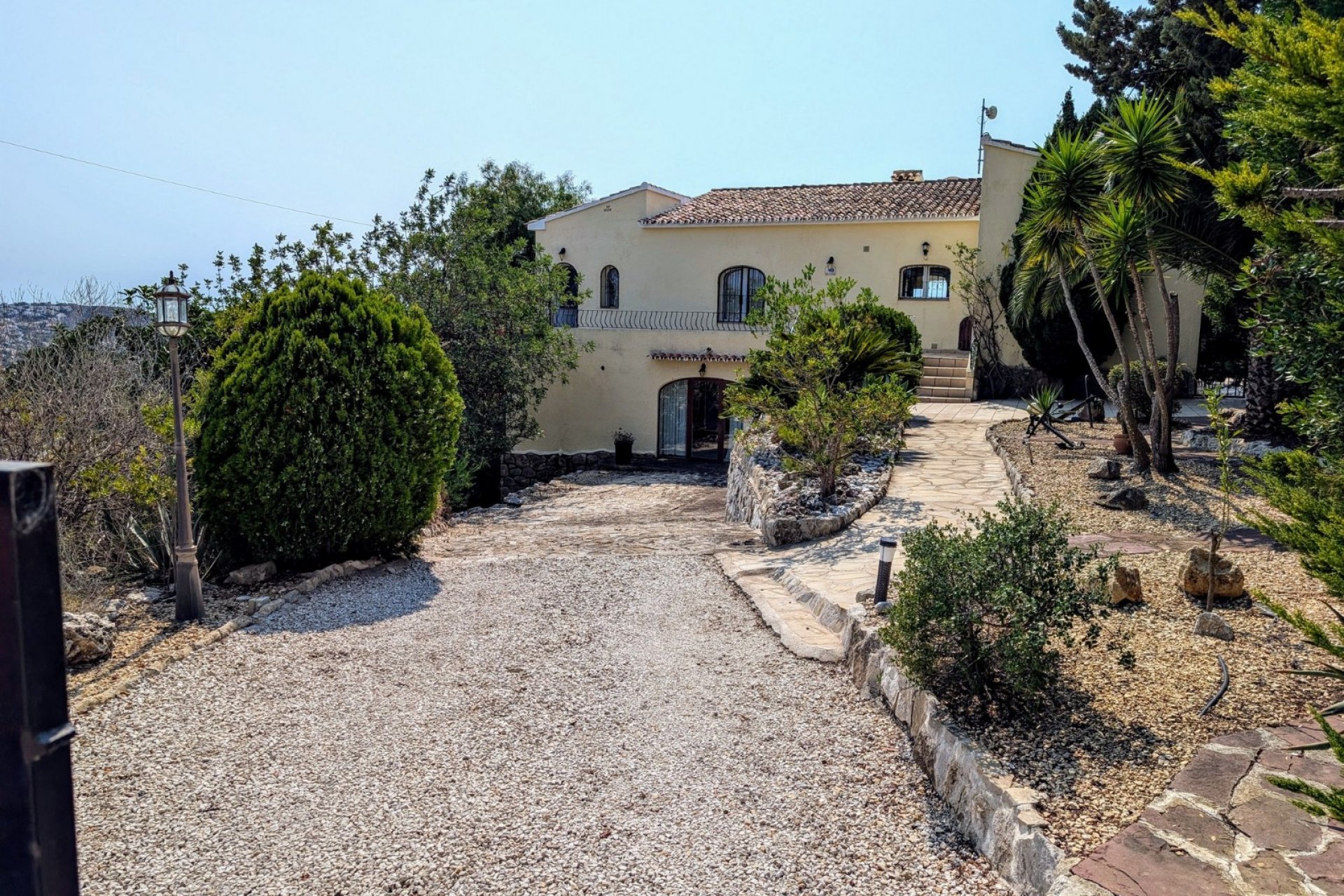 Resale - Villa -
Moraira - Benimeit