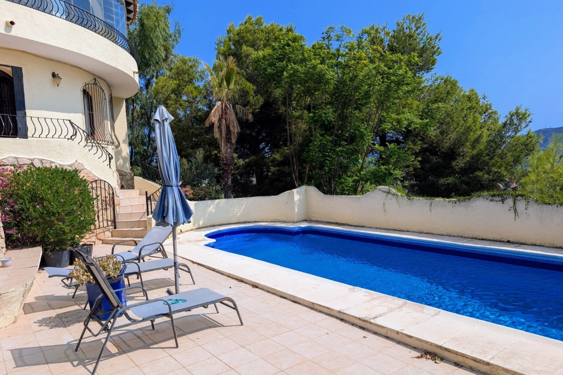 Resale - Villa -
Moraira - Benimeit