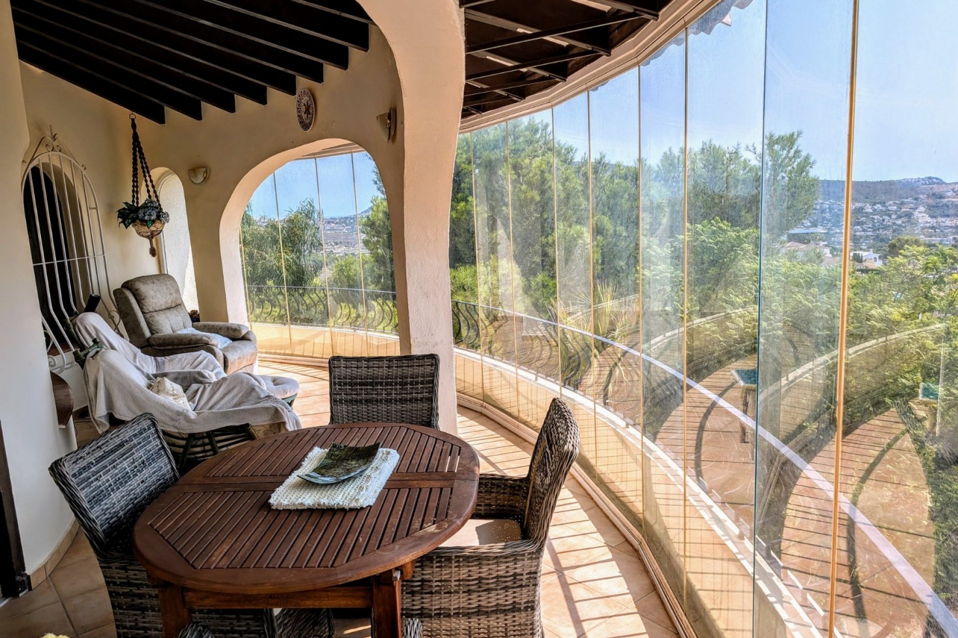 Resale - Villa -
Moraira - Benimeit