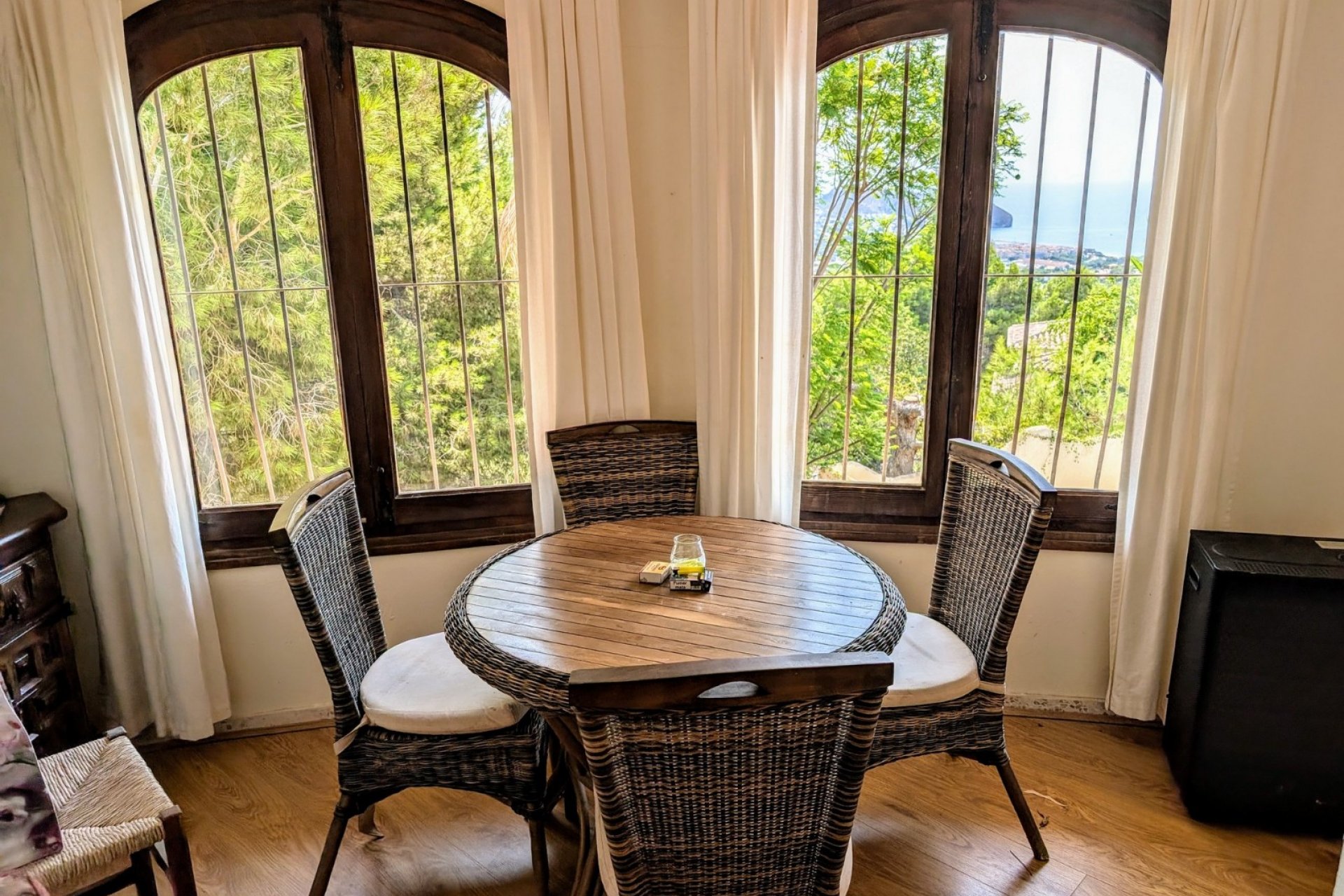 Resale - Villa -
Moraira - Benimeit