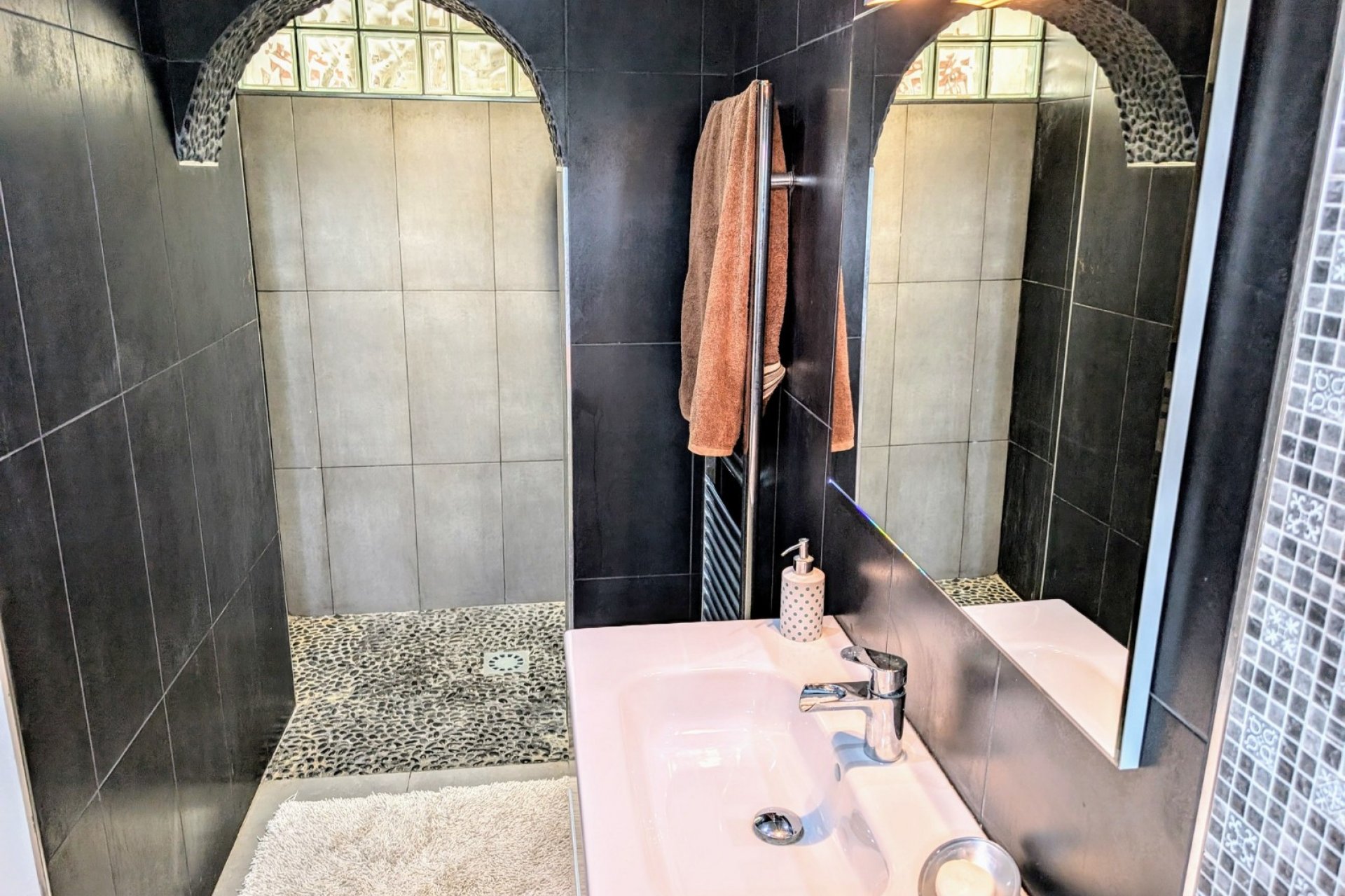 Resale - Villa -
Moraira - Benimeit