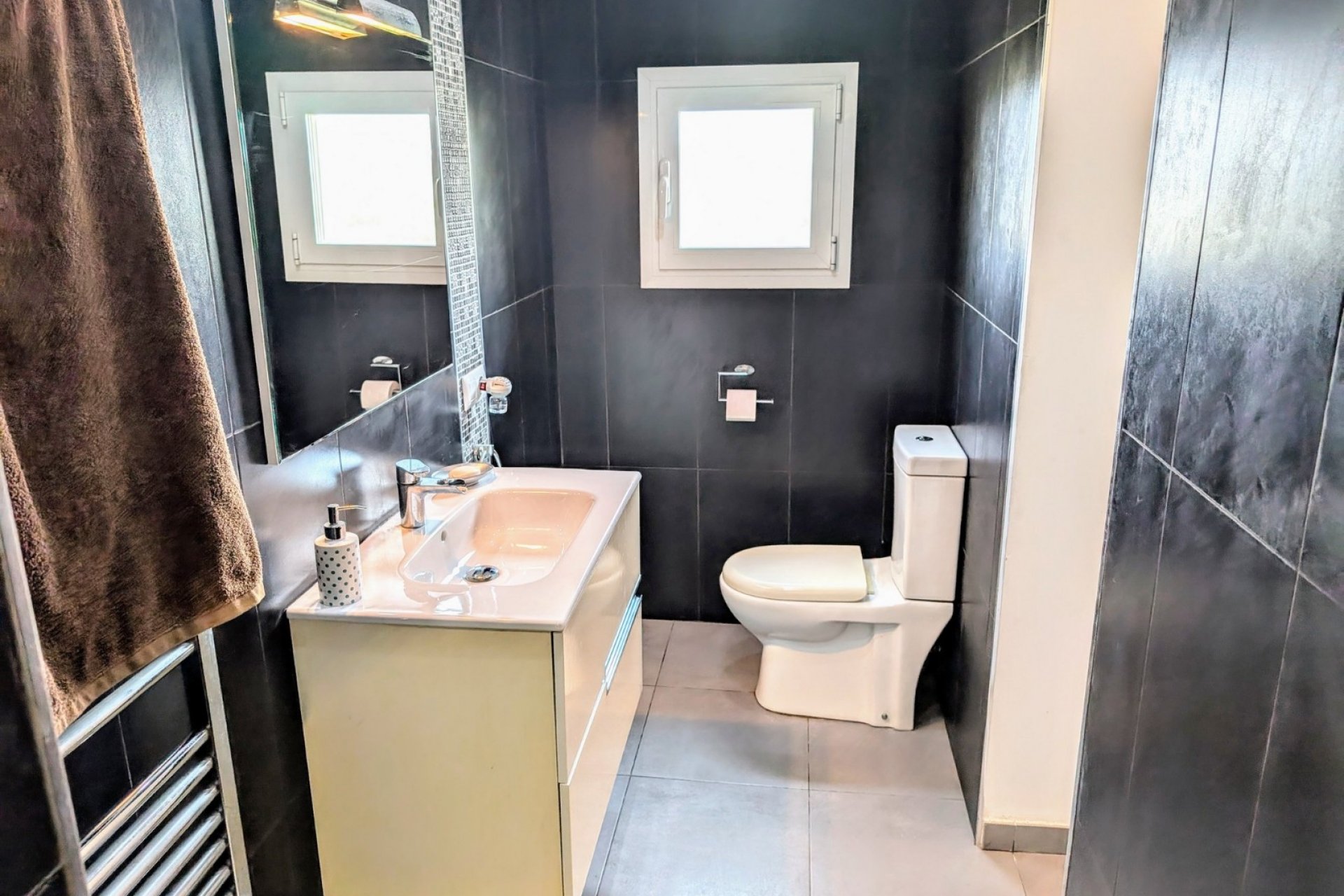 Resale - Villa -
Moraira - Benimeit