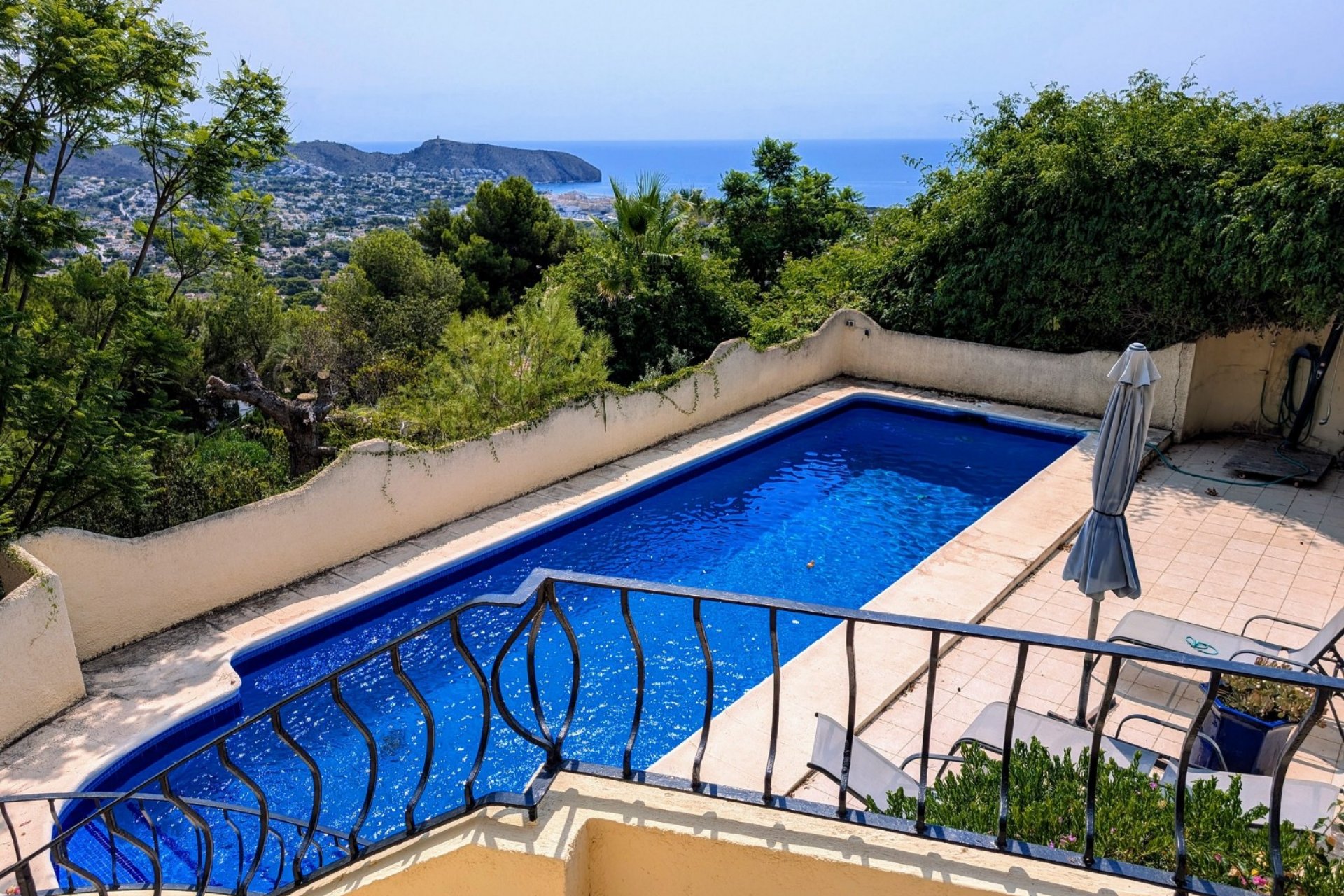 Resale - Villa -
Moraira - Benimeit