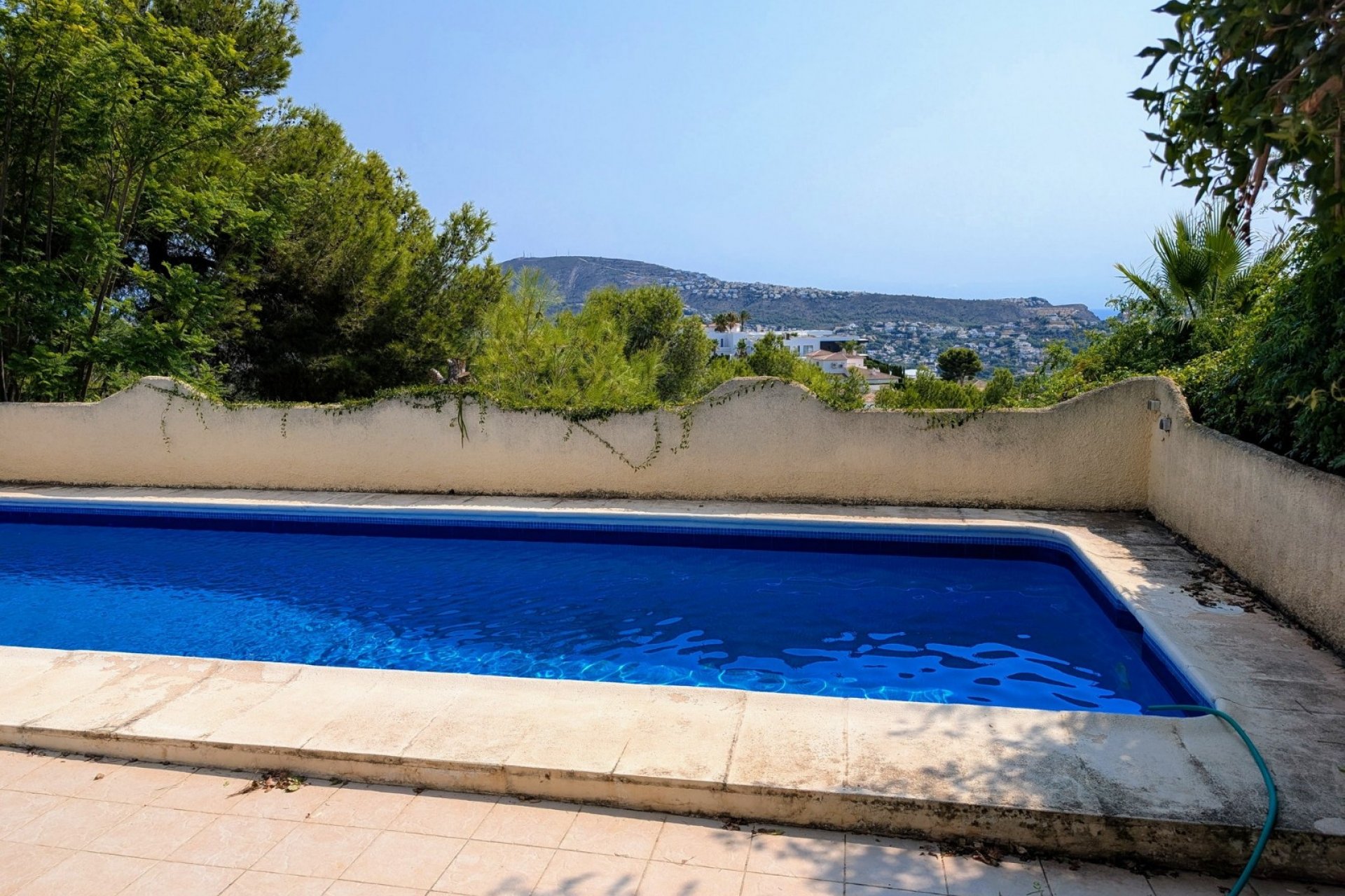 Resale - Villa -
Moraira - Benimeit