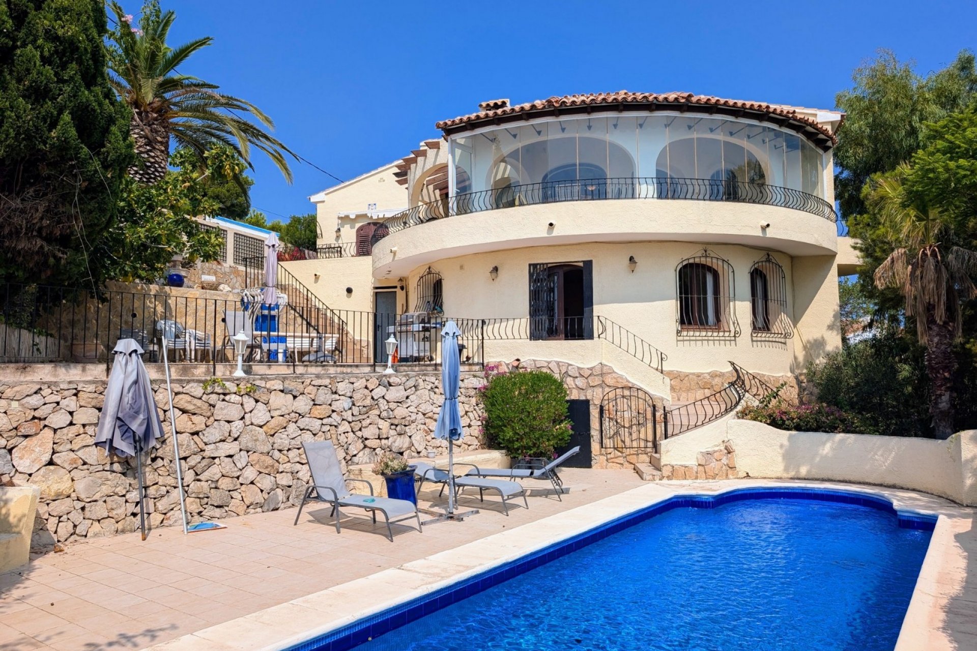 Resale - Villa -
Moraira - Benimeit