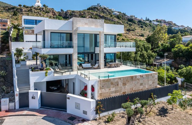 Nieuwbouw - Villa -
Benalmádena