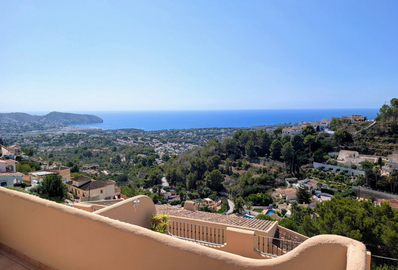 Herverkoop - Geschakelde woning -
Moraira - Benimeit