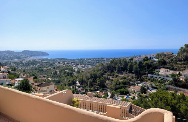 Herverkoop - Geschakelde woning -
Moraira - Benimeit