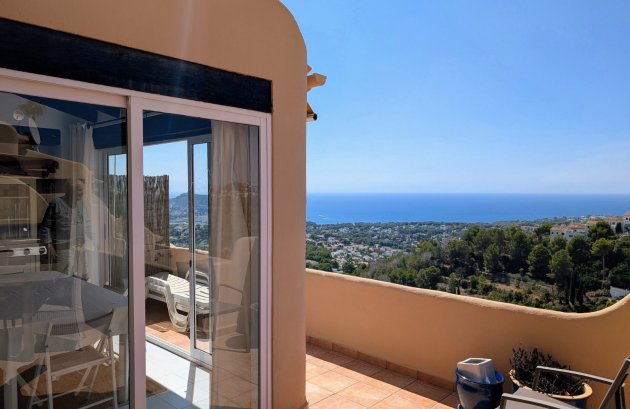 Herverkoop - Geschakelde woning -
Moraira - Benimeit
