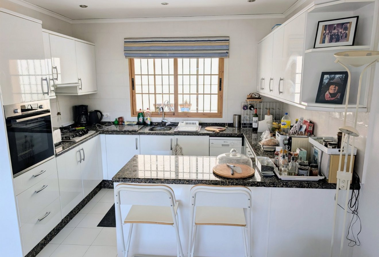 Herverkoop - Geschakelde woning -
Moraira - Benimeit