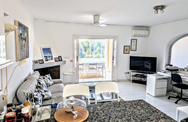 Herverkoop - Geschakelde woning -
Moraira - Benimeit