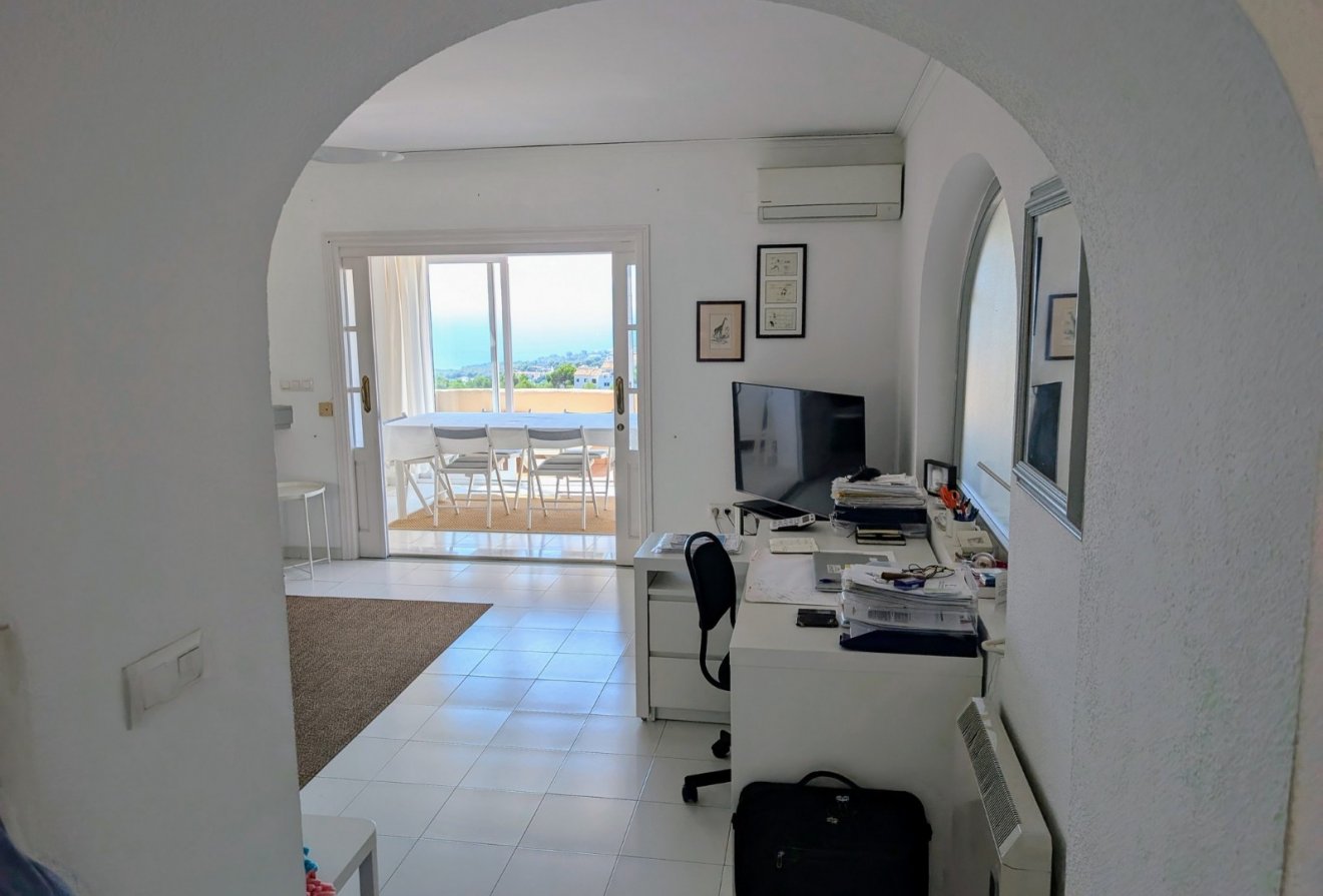 Herverkoop - Geschakelde woning -
Moraira - Benimeit