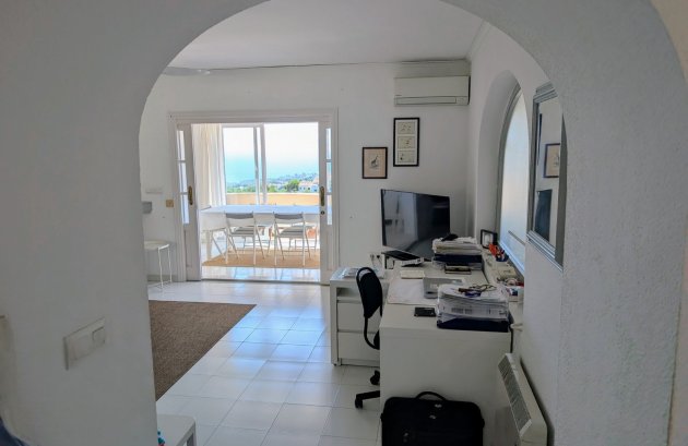 Herverkoop - Geschakelde woning -
Moraira - Benimeit