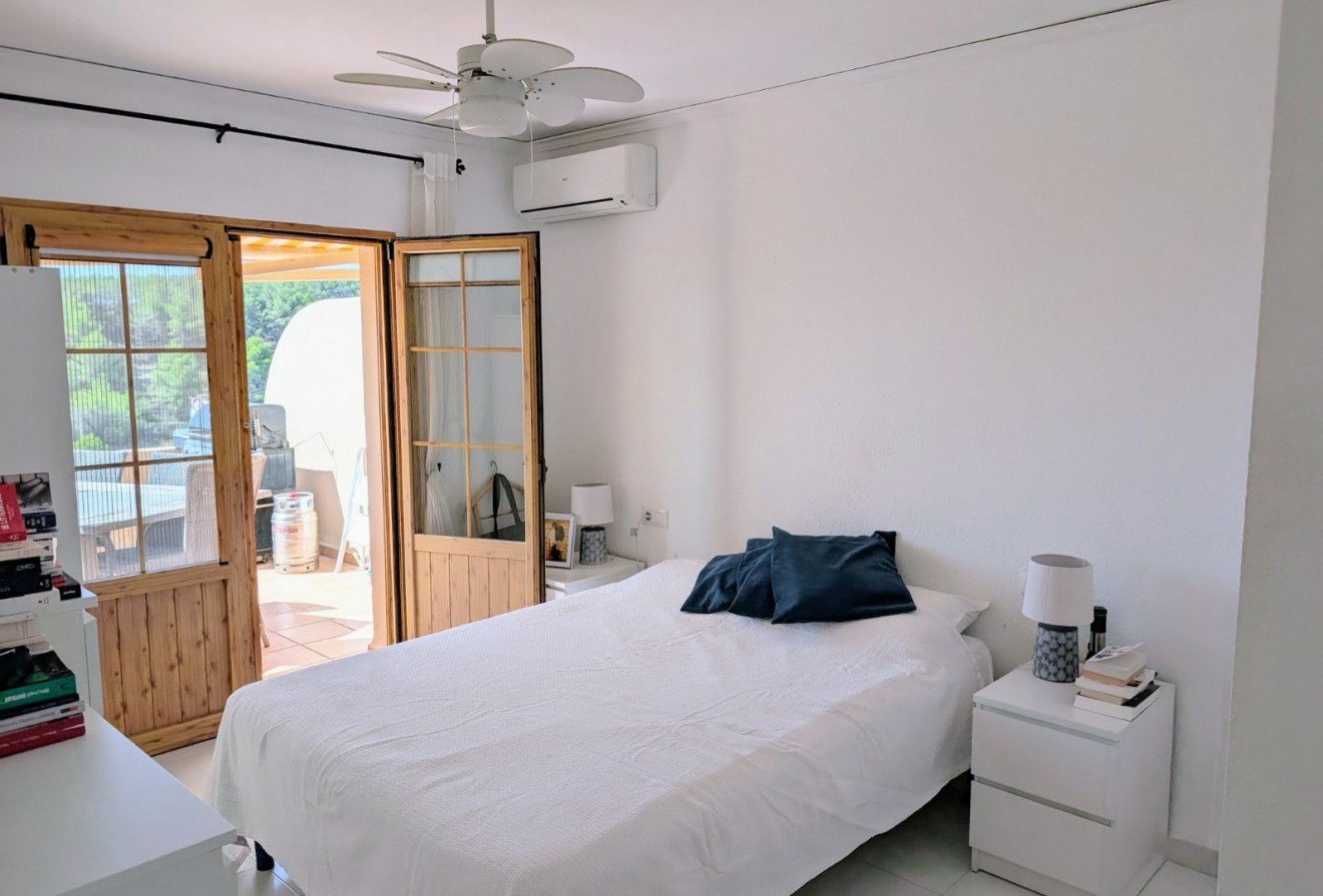 Herverkoop - Geschakelde woning -
Moraira - Benimeit