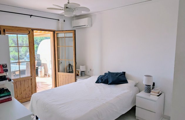 Herverkoop - Geschakelde woning -
Moraira - Benimeit