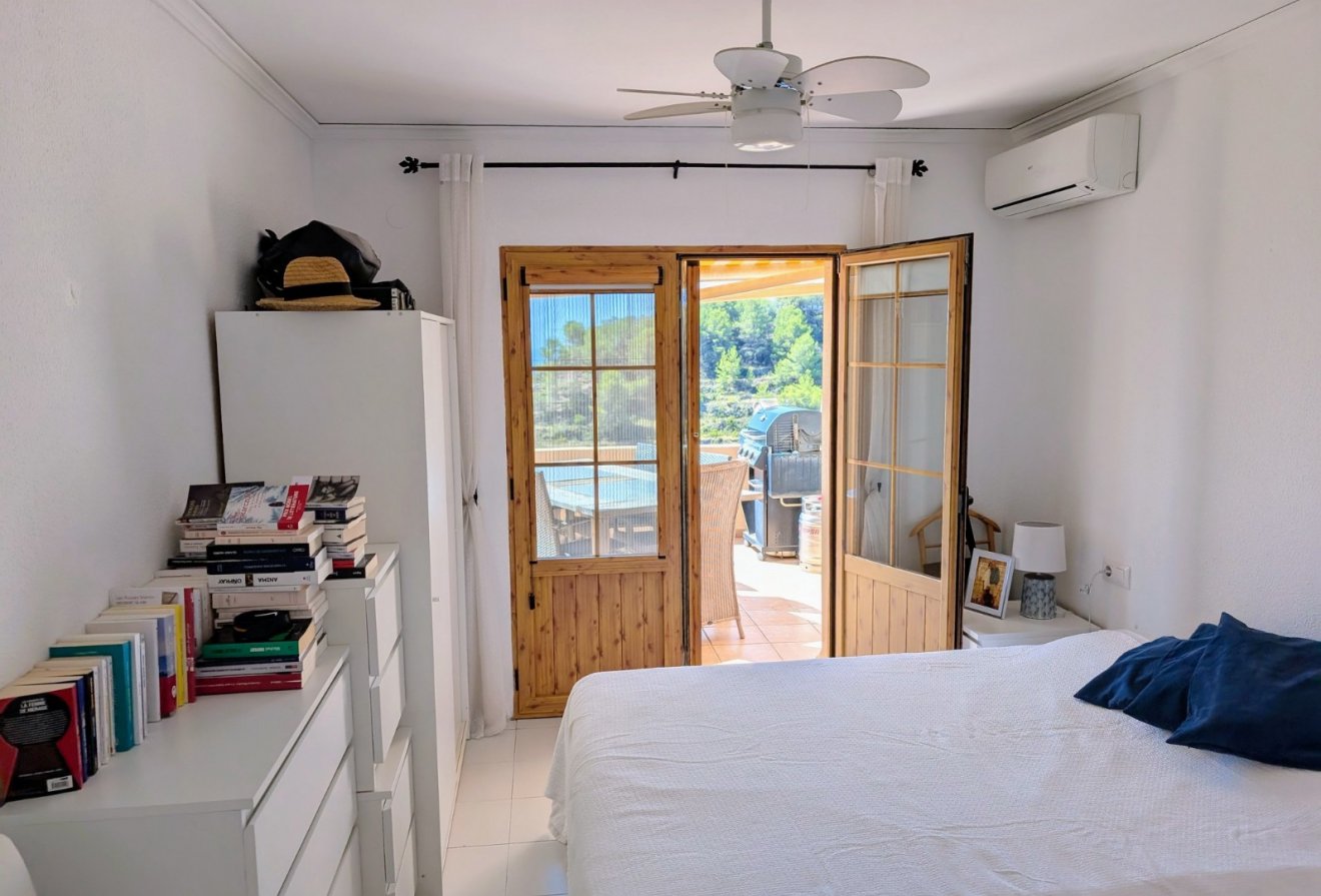 Herverkoop - Geschakelde woning -
Moraira - Benimeit