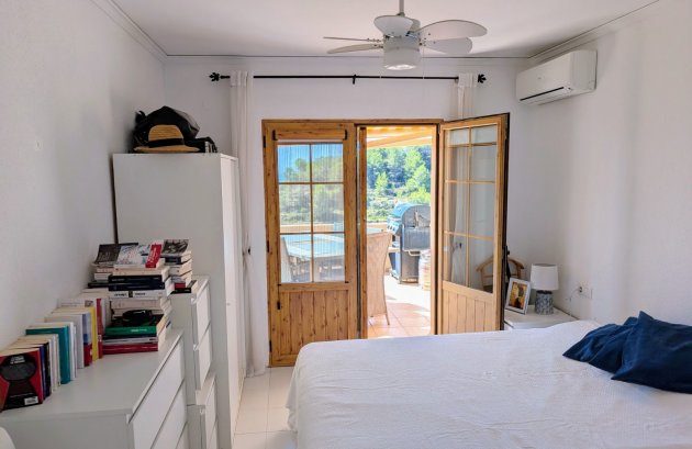 Herverkoop - Geschakelde woning -
Moraira - Benimeit