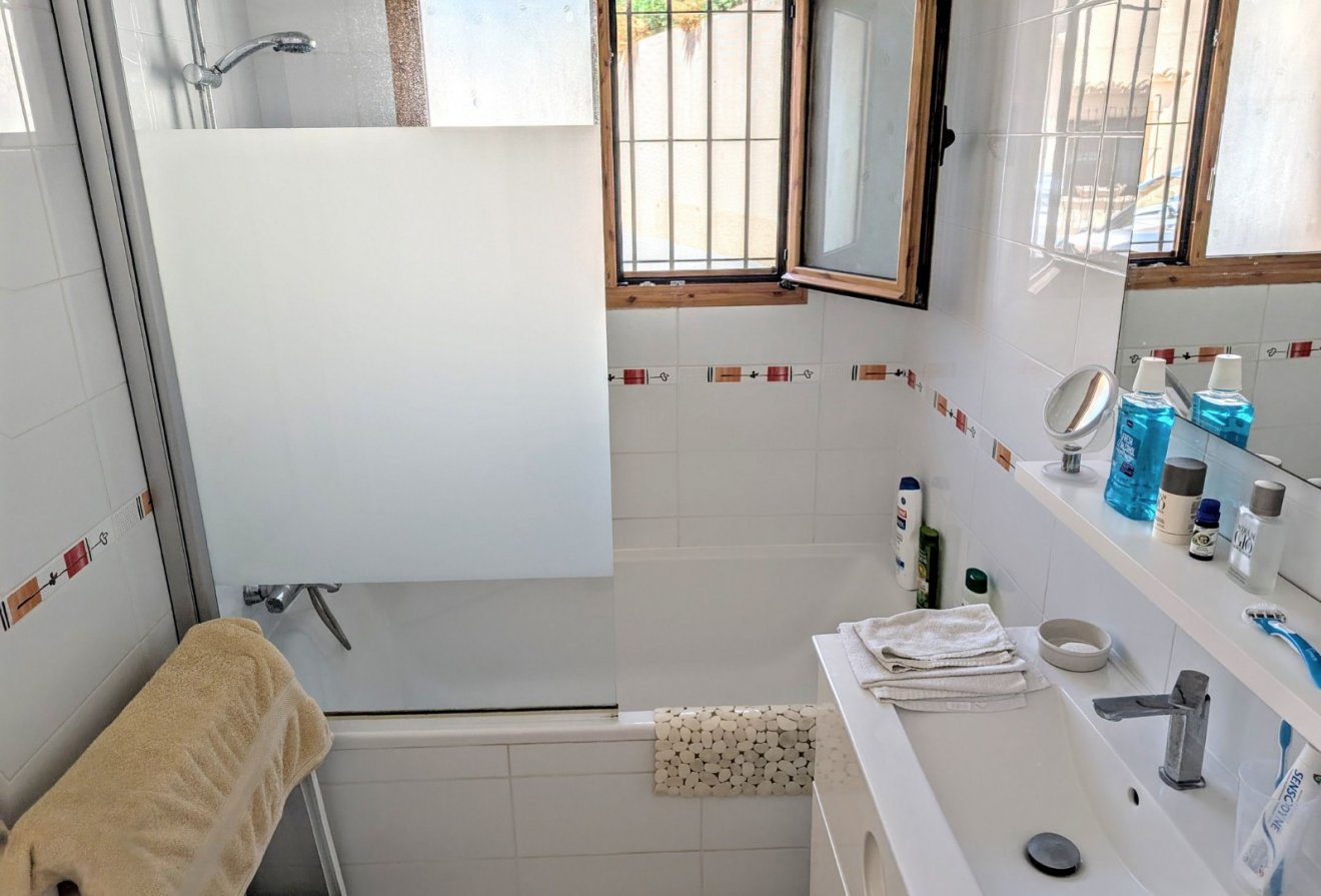 Herverkoop - Geschakelde woning -
Moraira - Benimeit