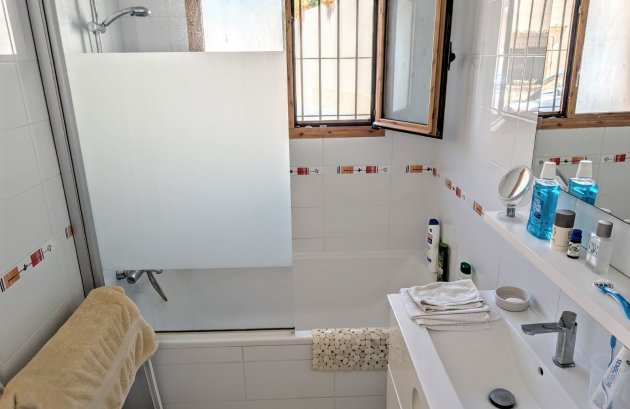 Herverkoop - Geschakelde woning -
Moraira - Benimeit