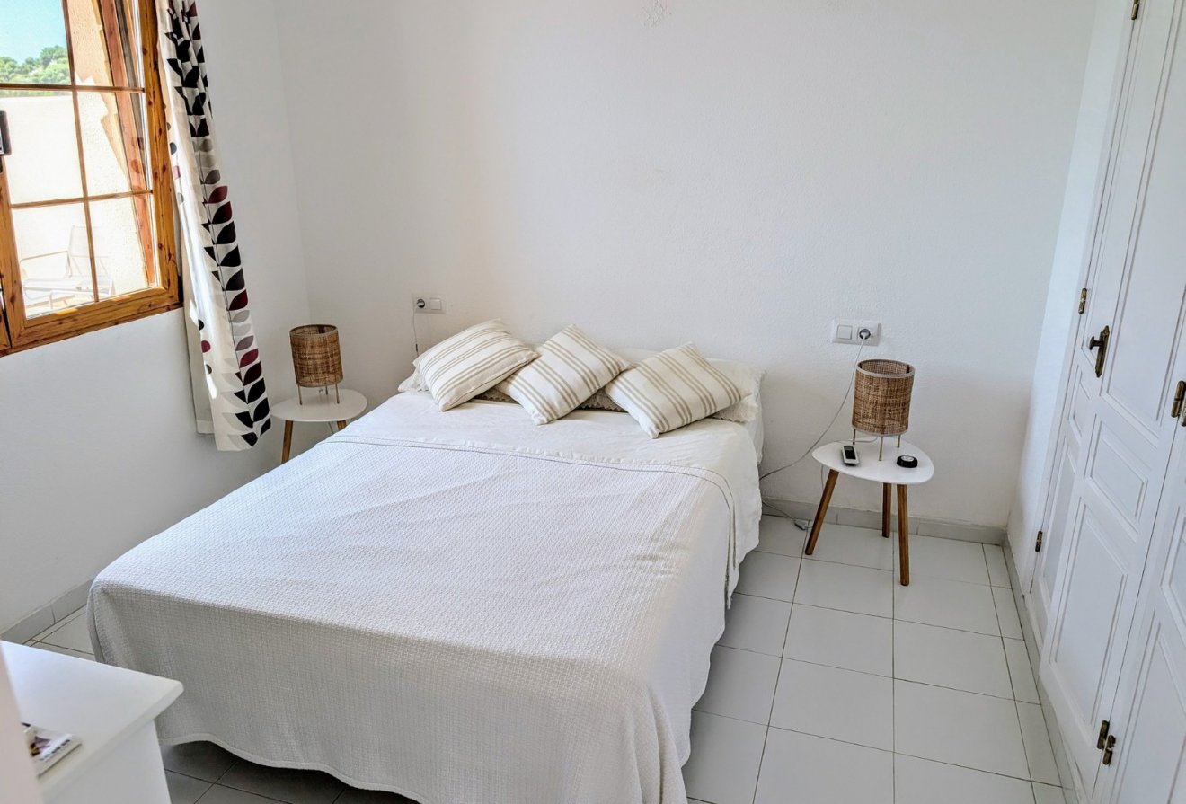 Herverkoop - Geschakelde woning -
Moraira - Benimeit