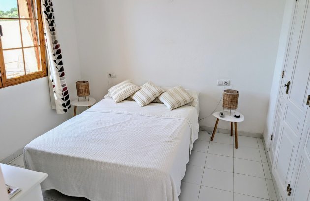 Herverkoop - Geschakelde woning -
Moraira - Benimeit