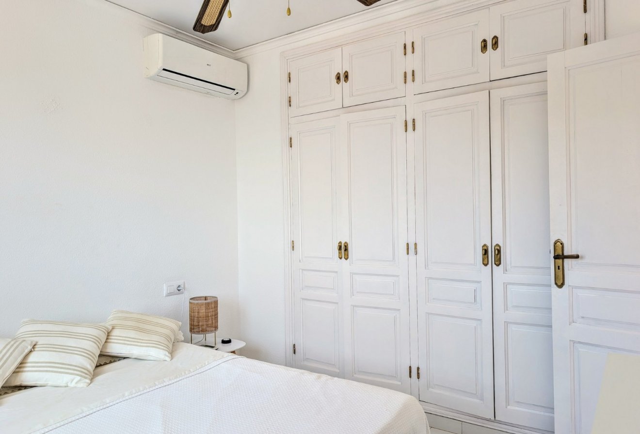 Herverkoop - Geschakelde woning -
Moraira - Benimeit