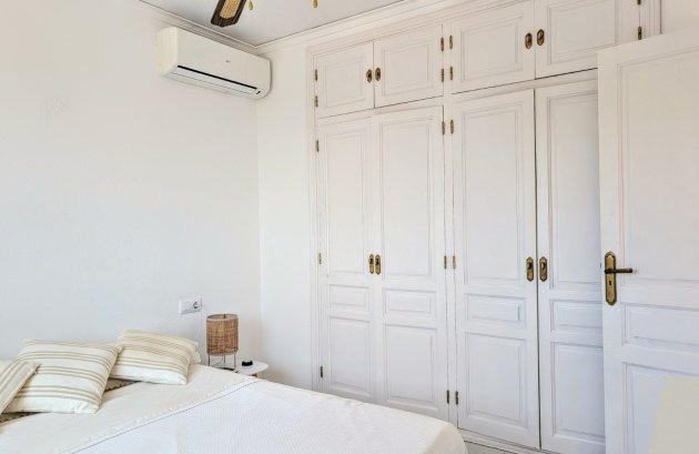 Herverkoop - Geschakelde woning -
Moraira - Benimeit