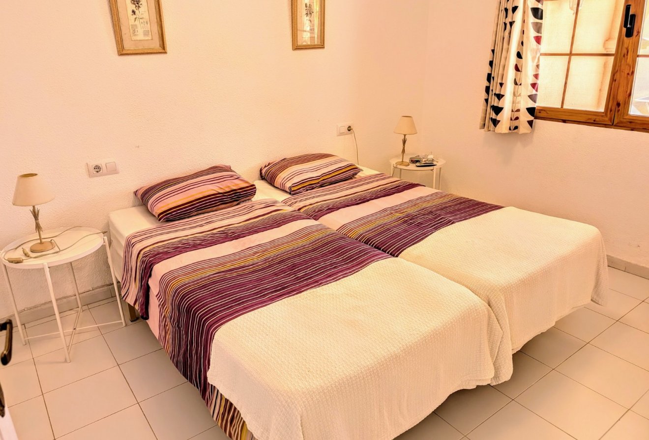 Herverkoop - Geschakelde woning -
Moraira - Benimeit