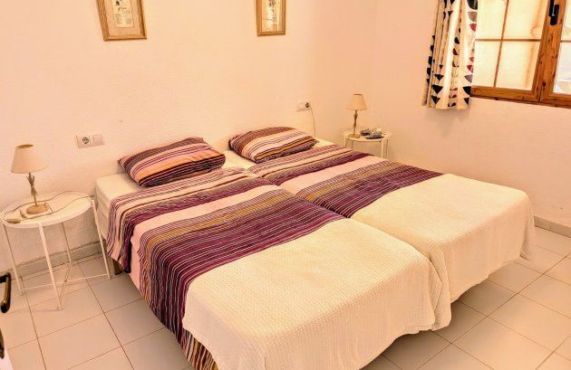 Herverkoop - Geschakelde woning -
Moraira - Benimeit