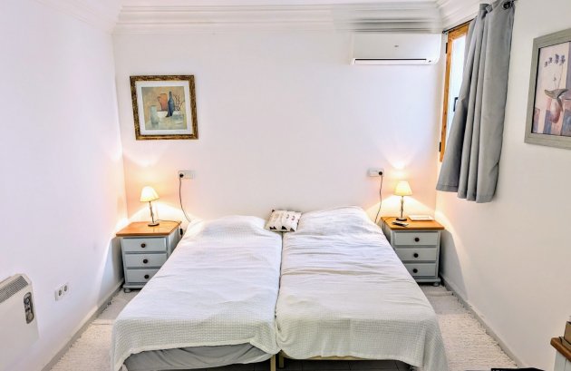 Herverkoop - Geschakelde woning -
Moraira - Benimeit