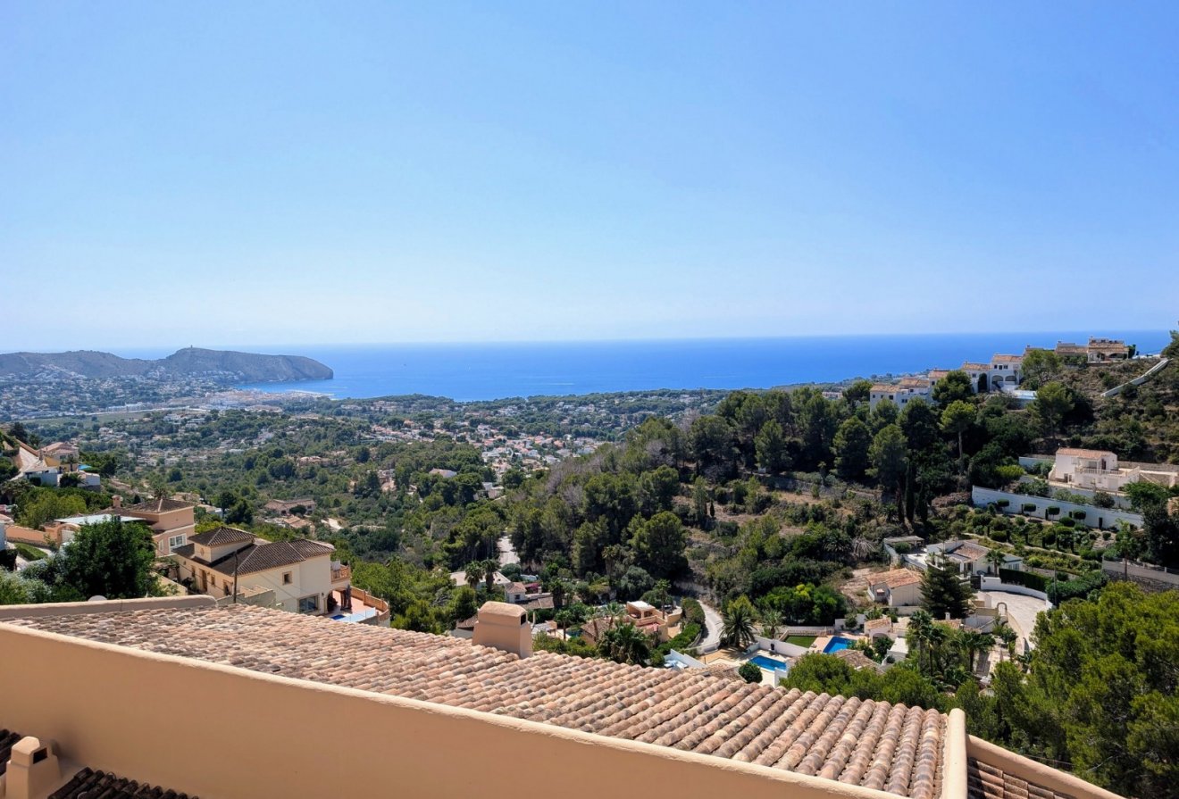 Herverkoop - Geschakelde woning -
Moraira - Benimeit