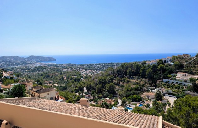 Herverkoop - Geschakelde woning -
Moraira - Benimeit