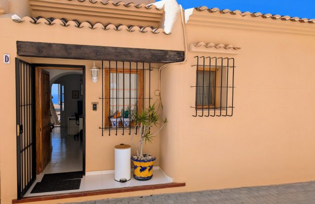 Herverkoop - Geschakelde woning -
Moraira - Benimeit