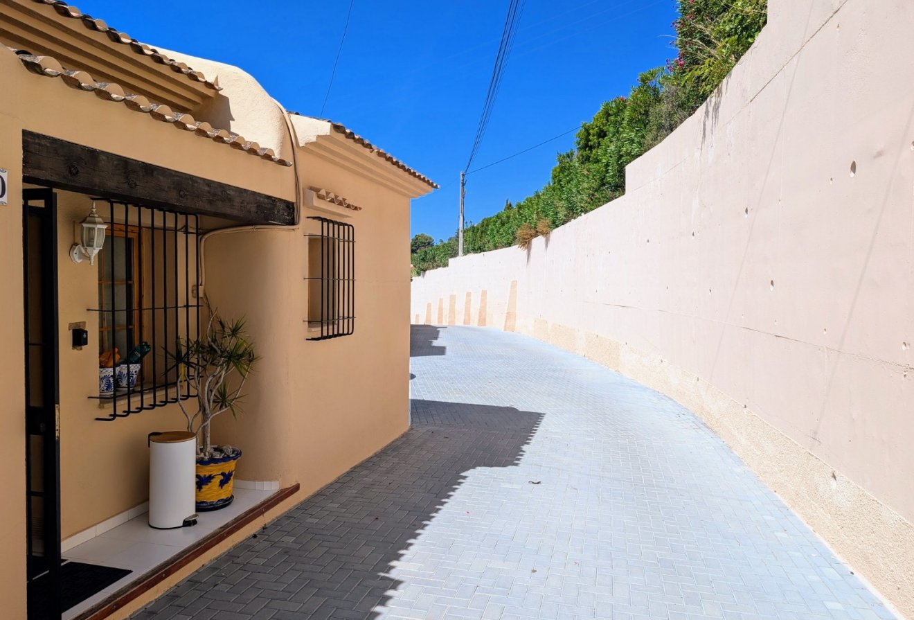 Herverkoop - Geschakelde woning -
Moraira - Benimeit