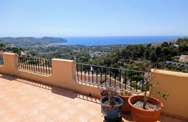 Herverkoop - Geschakelde woning -
Moraira - Benimeit