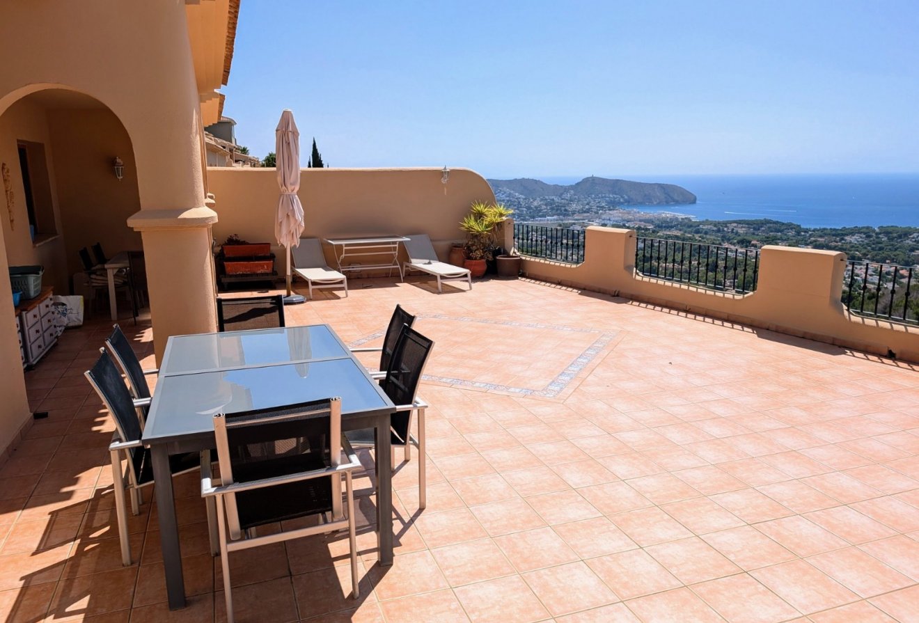 Herverkoop - Geschakelde woning -
Moraira - Benimeit