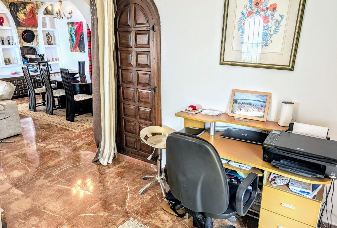 Herverkoop - Villa -
Moraira - Benimeit