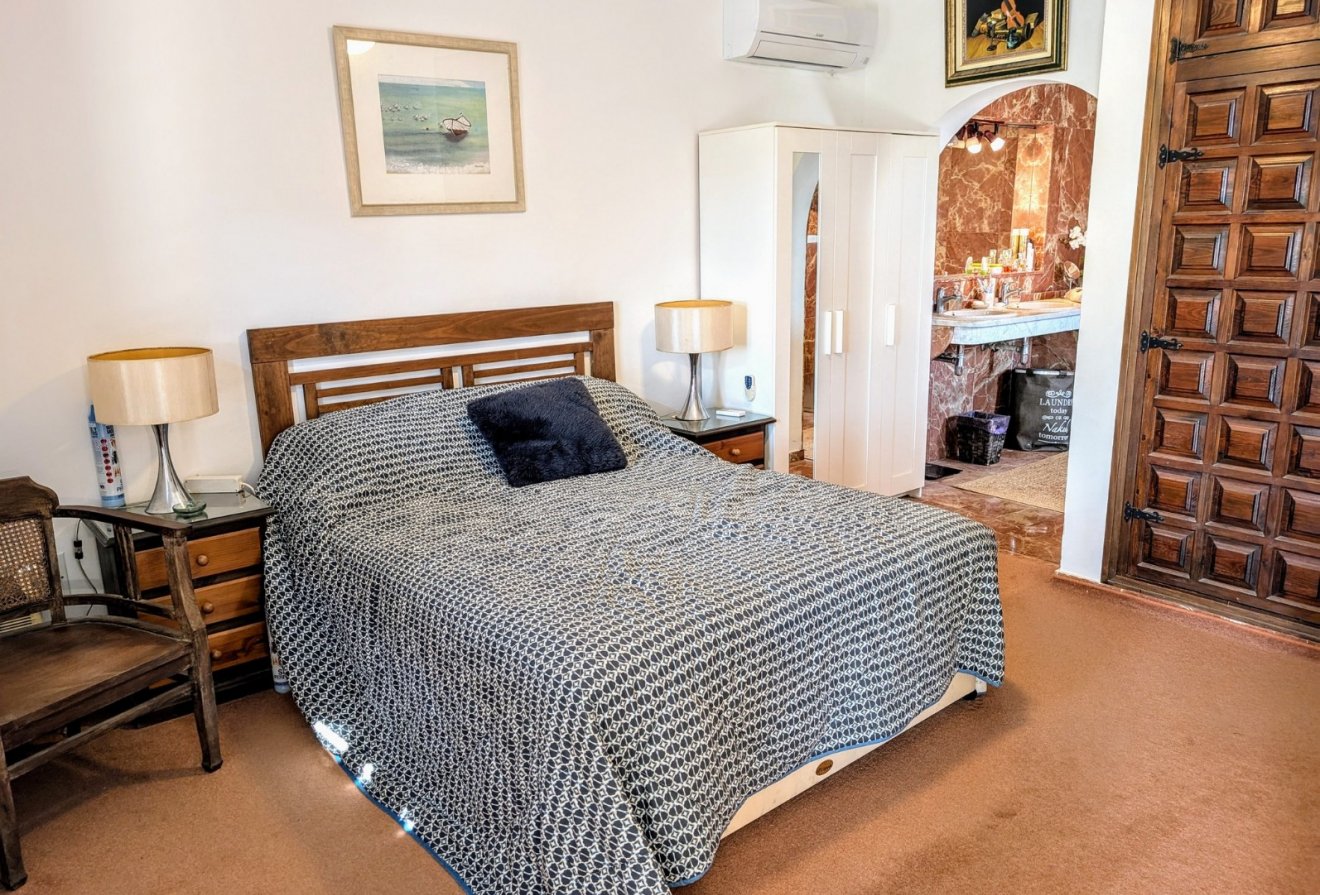 Herverkoop - Villa -
Moraira - Benimeit