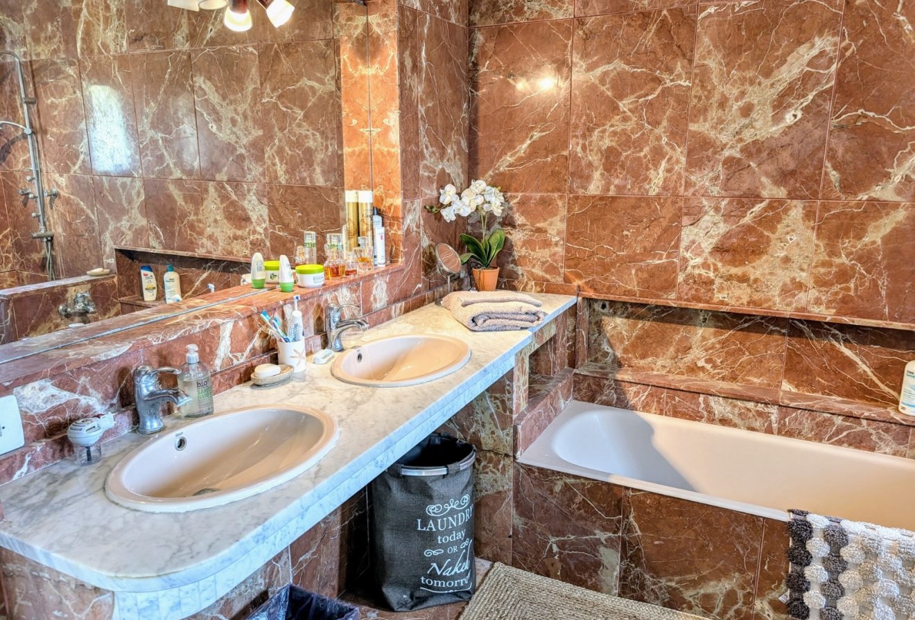 Herverkoop - Villa -
Moraira - Benimeit