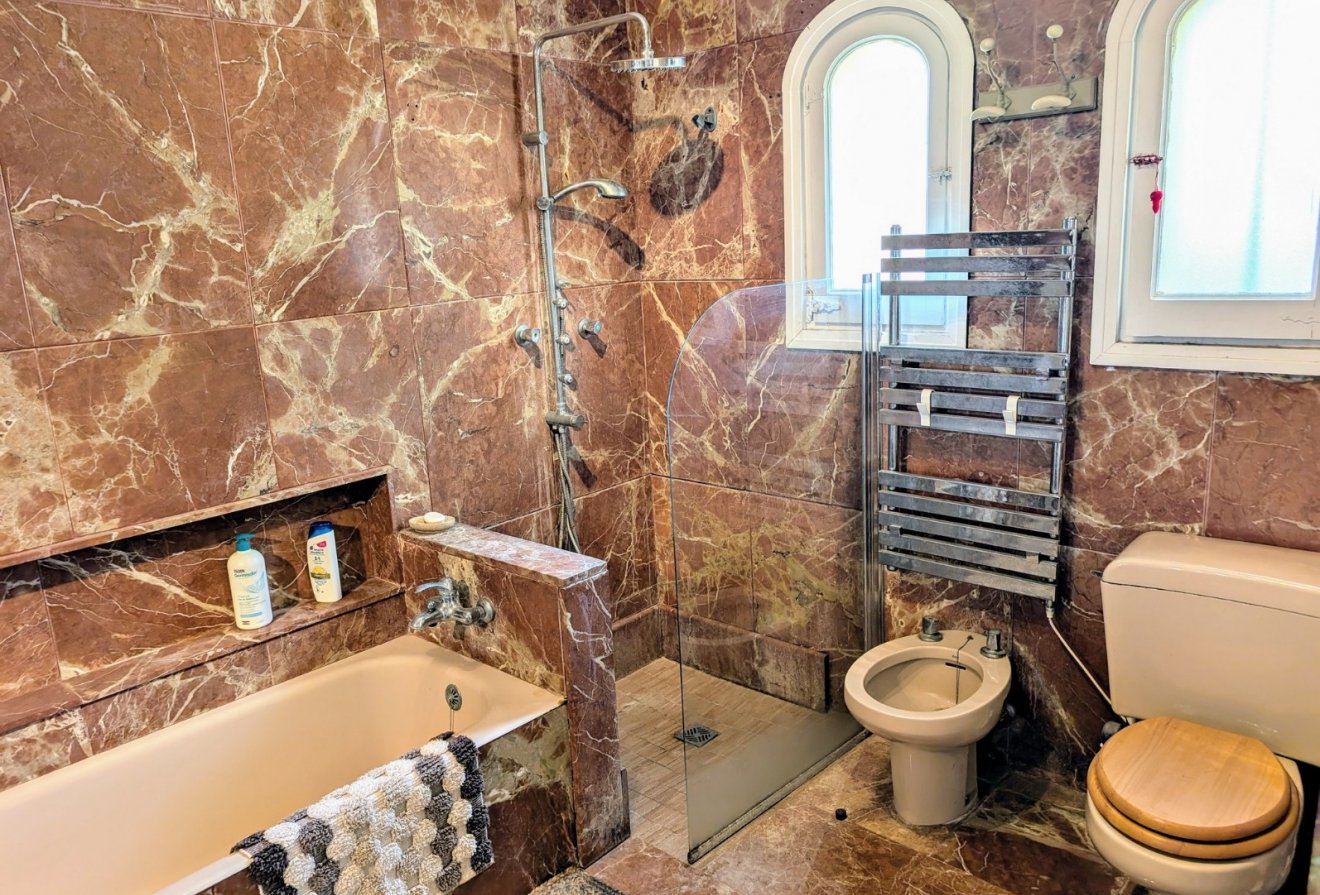 Herverkoop - Villa -
Moraira - Benimeit