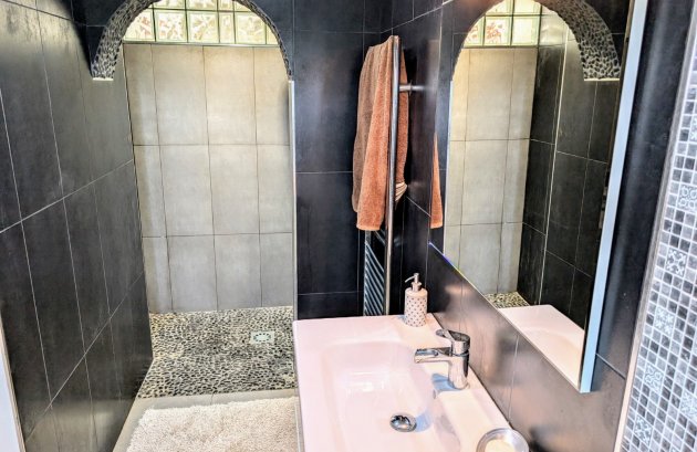 Herverkoop - Villa -
Moraira - Benimeit